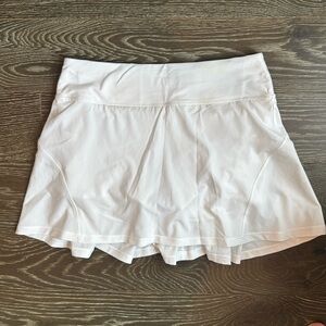Lululemon white Circuit Breaker skirt size 4 tall length